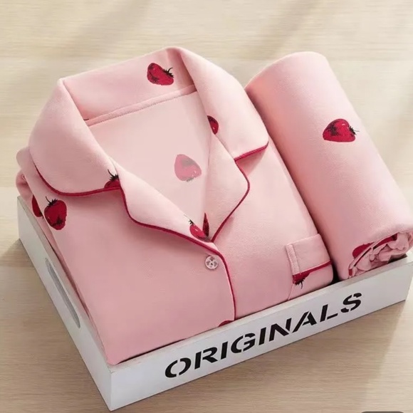 Pajama set - Picture 1 of 3